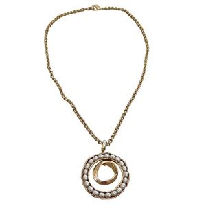 Elegant Gold and Pearl Necklace